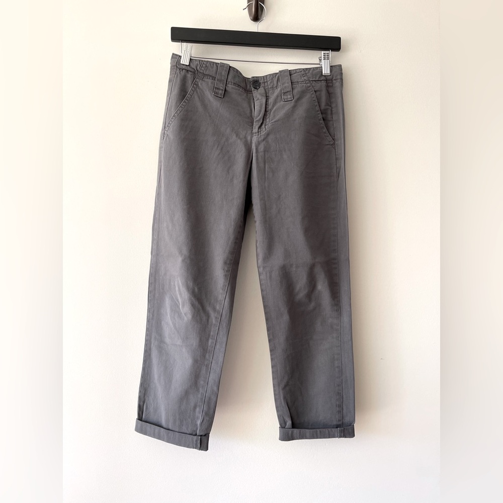 VINCE CLASSIC CHINO PANT in Gray